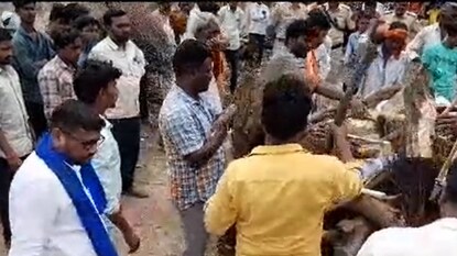 गावातच केले वृद्धावर अंत्यसंस्कार गावातच केले वृद्धावर अंत्यसंस्कार