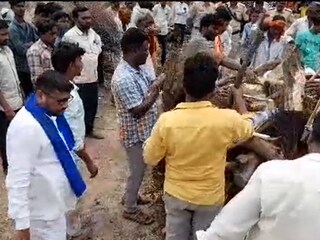 गावातच केले वृद्धावर अंत्यसंस्कार गावातच केले वृद्धावर अंत्यसंस्कार