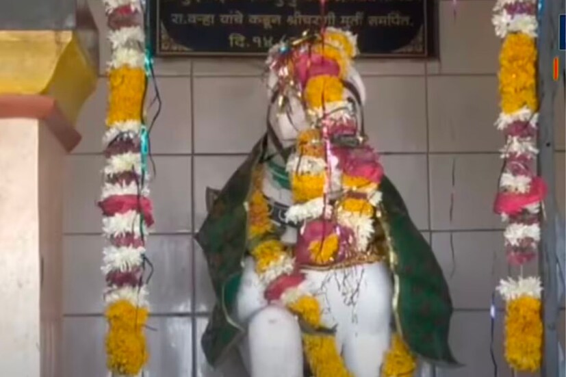 चंद्राची बाबा हे आधी ऋषिमुनी होते. त्यानंतर त्यांना चंद्राची बाबा हे नाव देण्यात आले असल्याची माहिती आहे. अनेक भाविकांचे कुलदैवत असलेले चंद्राजी बाबा यांच्याकडे अनेकांच्या इच्छा पूर्ण झाल्या आहेत.