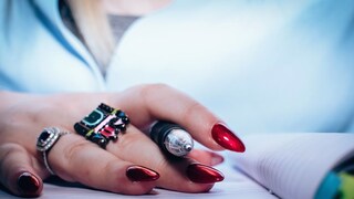 नखांनी वाचवला जीव