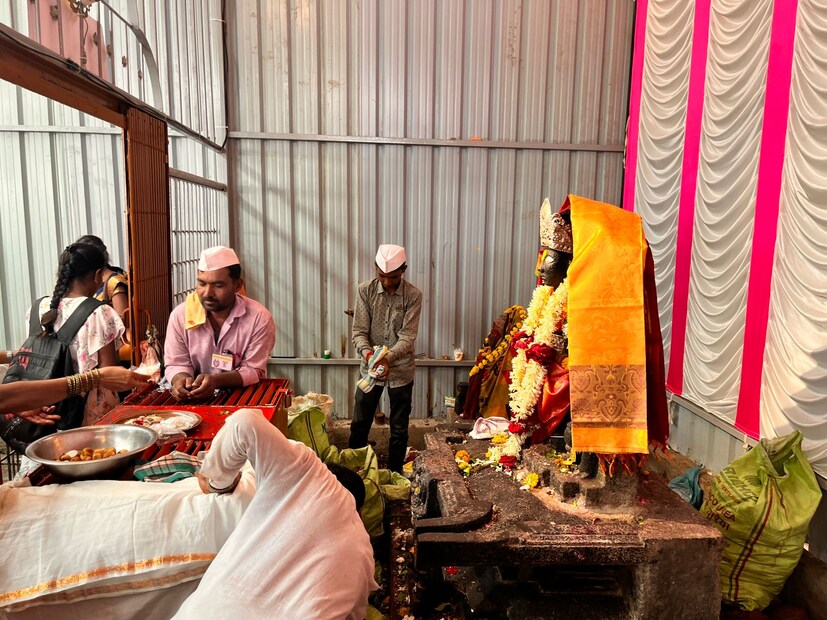 प्रत्येक गाव खेड्यात विविध देव देवतांची मंदिरे असतात. मात्र, भगवान पुरुषोत्तमाचं मंदिर संपूर्ण भारतात एकच असल्याचं सांगितलं जातं. बीड जिल्ह्यातील माजलगावहून 22 किलोमीटर अंतराव पुरुषोत्तम पुरी हे गाव आहे. या गावात हे मंदिर आहे.