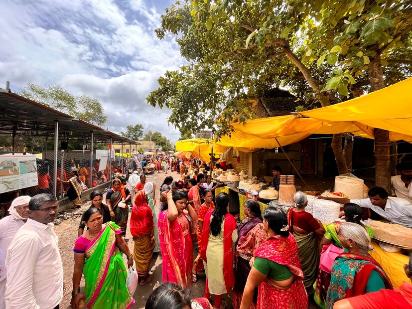 भाविक या चक्रतीर्थवर स्नान करतात व पशुधारी सावळ्याचे म्हणजेच विठोबाचे दर्शन घेतात, असे मंदिराचे अध्यक्ष विजय गोळेकर सांगतात.