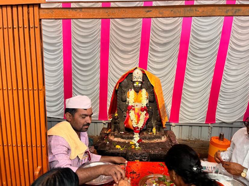 अधिक मास हा धार्मिक व्रत वैकल्यांचा महिना म्हणून ओळखला जातो. दान धर्म, धार्मिक विधी, पूजा पाठ या महिन्यात मोठ्या प्रमाणात होत असतात. धोंडा महिना, पुरुषोत्तम मास या नावांनीही हा महिना ओळखला जातो.