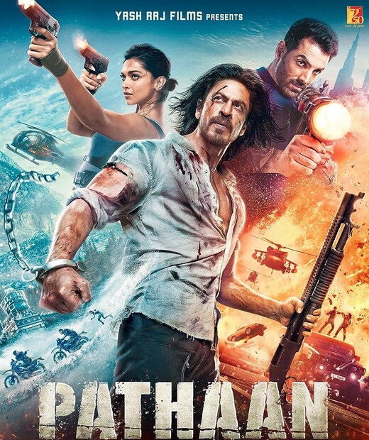 शाहरुख खानचा 'पठाण' हा चित्रपट यावर्षी जानेवारी महिन्यात रिलीज झाला होता, ज्यामध्ये दीपिका पदुकोण आणि जॉन अब्राहम सारख्या स्टार्सनी काम केले होते. हा चित्रपट बॉक्स ऑफिसवर ब्लॉकबस्टर ठरला. त्याच्या कमाईने सगळ्यांचीच झोप उडाली होती, कारण कमाईचा आकडाच तसा होता. याशिवाय देशभरात 3.49 कोटी लोकांनी शाहरुख खानचा 'पठाण' सिनेमापाहिला आहे. हा आकडा सर्व चित्रपटांमध्ये सर्वाधिक आहे. हे एक वेगळचं रेकॉर्ड आहे.(फोटो क्रेडिट्स: IMDB)