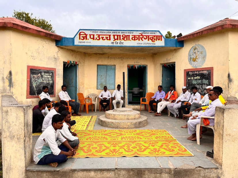शाळेचं रुपडं बदलून मुलांना दर्जेदार शिक्षण मिळावं यासाठी गावकऱ्यांनी 1 लाख 35 हजारांचा निधी शाळेला सुपूर्द केला. या निधीतून शाळेच्या विकासाची कामे होणार आहेत.