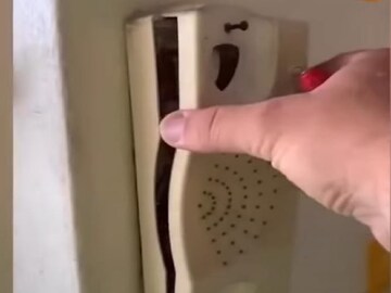 बिघडलेल्या डोअरबेलमधून अचानक विचित्र आवाज; उघडताच जे दिसलं ते अंगावर काटा आणणारं