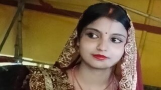 तिच्यासाठी त्याने अख्खी एक्स्प्रेस पालथी घातली होती आणि रेल्वे प्रशासनालाही धारेवर धरलं होतं. परंतु ती मात्र शॉपिंग करताना पकडली गेली.