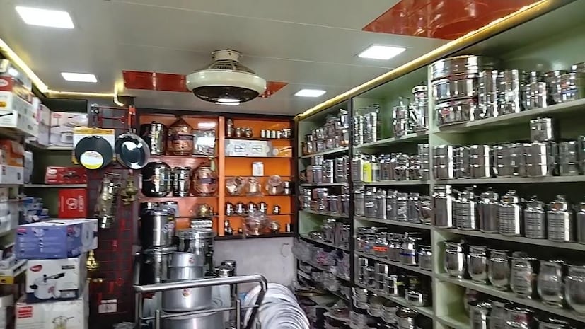  किलोमध्ये विशिष्ट भांडे हे भेटतात. त्यामध्ये हंडा, कळशी, बादली, ताट, पाण्याची टाकी, तांब्याच्या मटका, परात, डब्बे हे सर्व किलोमध्ये भेटतात.