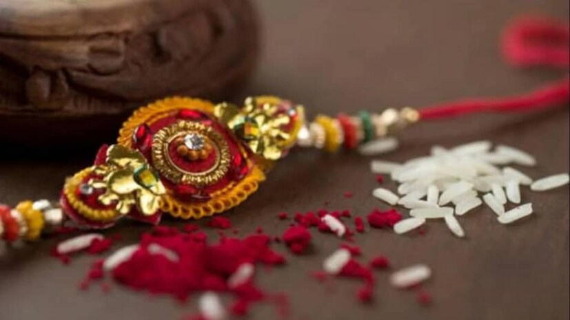 यावर्षी 30 तारखेला सकाळी दहा ते ते रात्री नऊ वाजेपर्यंत भद्रा नक्षत्राचा काळ असल्याचं सांगितलं जातं. त्यामुळे या काळामध्ये राखी बांधणं अशुभ मानलं जातं. त्यामागंही काही कारण गुरुजी सांगतात. 31 तारखेला सकाळी 5 : 45 वाजलेपासून ते सकाळी 7 वाजेपर्यंत आपण हा सण साजरा करू शकतो. म्हणजे तुम्ही भावाला राखी बांधू शकता, असे पेठकर गुरुजी सांगतात.
