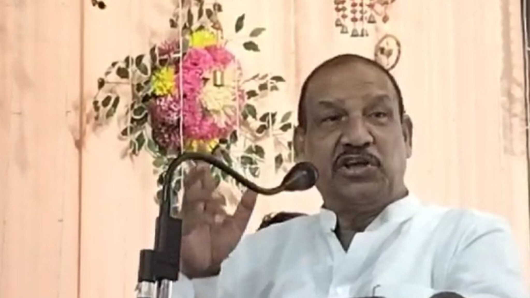 'पोरगी पटवायची असेल तर..'; भाजप मंत्र्याचं अधिकाऱ्यांसमोरच वादग्रस्त वक्तव्य!