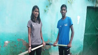 भारतीय हॉकी टीममध्ये सामील व्हायचं असं या बहीण-भावाचं स्वप्न आहे.