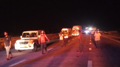 समृद्धी महामार्गावर पुन्हा भीषण अपघात समृद्धी महामार्गावर पुन्हा भीषण अपघात