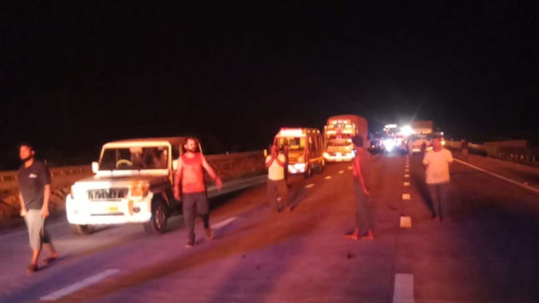 Accident News: समृद्धी महामार्गावर पुन्हा भीषण अपघात; टायर फुटल्याने वाहन जळून खाक