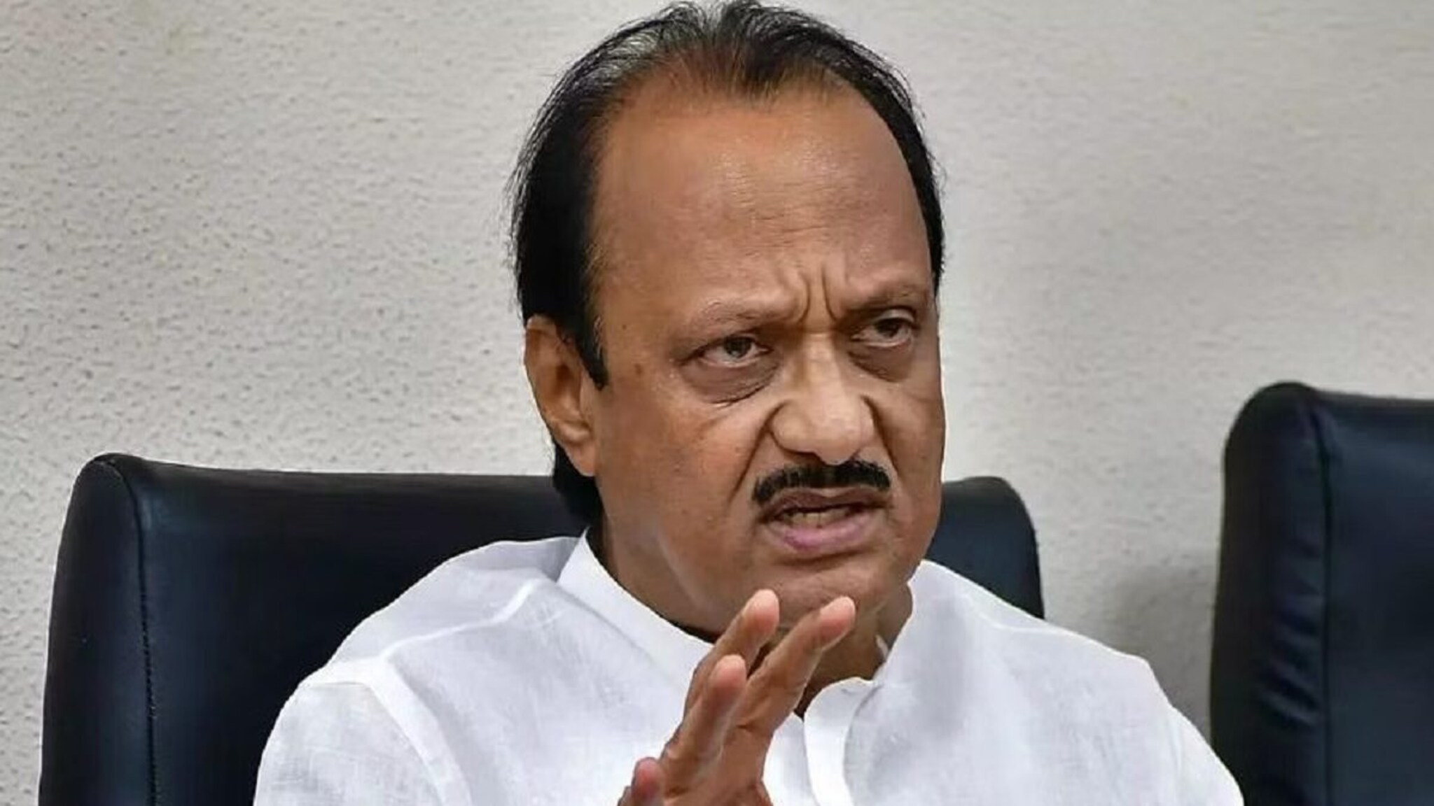 जागा एक पक्ष तीन; आता धाराशिव लोकसभा मतदारसंघावर अजित पवार गटाचाही दावा? 'ते' पोस्टर चर्चेत