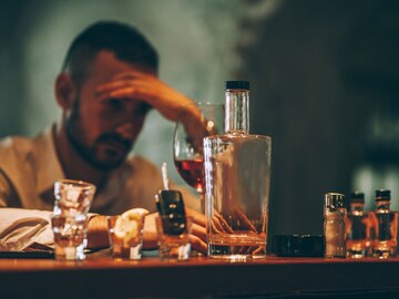 दारुच्या बाटलीवर का लिहिलं असतं 42.8% VV, याचा नेमका अर्थ काय?
