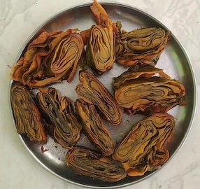 अळूच्या पानांचे अनेक आरोग्यदायी आहेत फायदे; अशी बनवा घरीच सोप्या पद्धतीनं वडी