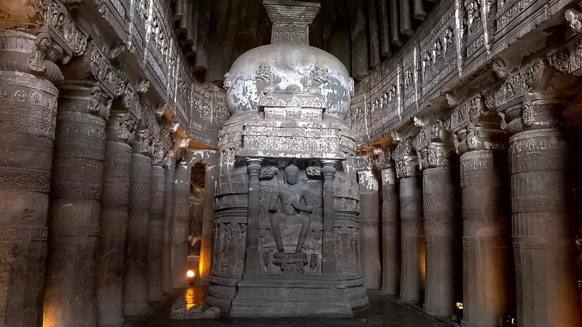 औरंगाबाद लेणी ही छत्रपती संभाजीनगर शहरातील बौद्ध लेणी असून ती डोंगरात खोदलेली आहे. ही बौद्ध लेणी असल्याचा पहिला संदर्भ कान्हेरीच्या विशाल चैत्यात सापडतो. इ.स.चे 6 वे शतक ते इ.स.चे 7 वे शतक यादरम्यान ही लेणी निर्माण करण्यात आली आहे. यात लेण्यांची संख्या 12 इतकी आहे. ही लेणी बीबी का मकबरापासून उत्तरेला सुमारे दोन किलोमीटर अंतरावर आहे.