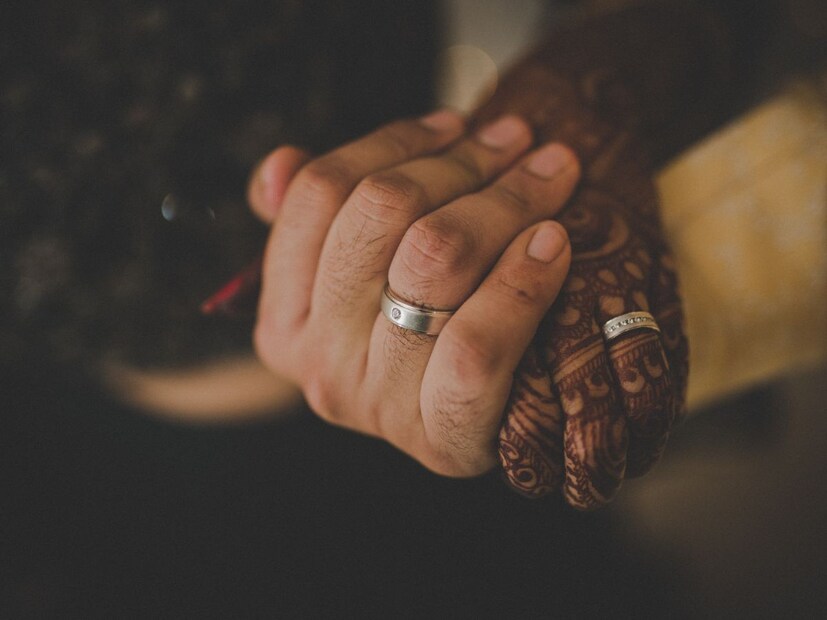 मध्य प्रदेशातील नवरी आपल्या पतीसोबत हनिमूनसाठी जयपूरमध्ये आली होती. दोघं जयपूरच्या पर्यटन स्थळांना भेट देऊन हॉटेलमध्ये पोहोचले आणि नवरदेव पुढच्या ठिकाणाला भेट देण्यासाठी गाडी बुक करण्यासाठी गेला. मध्य प्रदेशातील नवरी आपल्या पतीसोबत हनिमूनसाठी जयपूरमध्ये आली होती. दोघं जयपूरच्या पर्यटन स्थळांना भेट देऊन हॉटेलमध्ये पोहोचले आणि नवरदेव पुढच्या ठिकाणाला भेट देण्यासाठी गाडी बुक करण्यासाठी गेला.