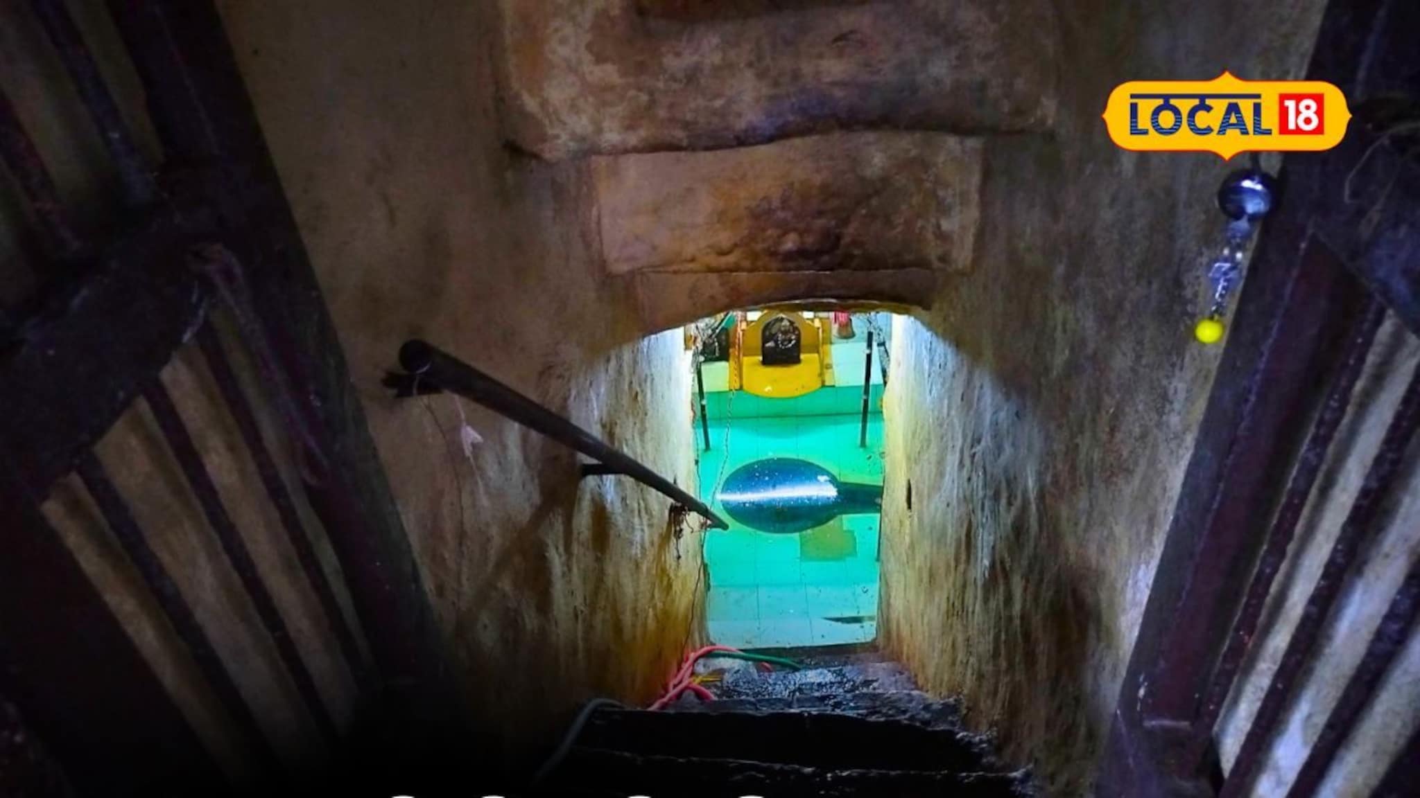 भिंती कोरड्या अन् गाभाऱ्यात घुसतं नदीचं पाणी, राज्यातील अनोखं मंदिर पाहिलंत का?