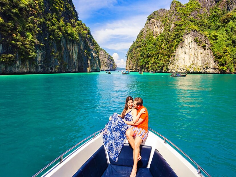 IRCTC Thailand Tour Package: थायलंड हे पूर्व आशियातील प्रसिद्ध पर्यटन स्थळ आहे. दरवर्षी भारतातून लाखो पर्यटक थायलंडला भेट देण्यासाठी जातात.