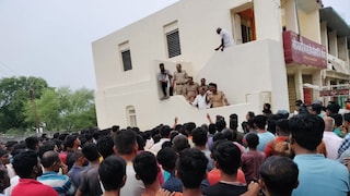 जळगावमध्ये अल्पवयीन मुलीवर अत्याचारानंतर हत्या, ग्रामस्थ आक्रमक