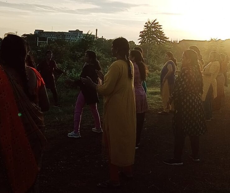 डान्स योगा किंवा म्युझिक योगाचा शरीरासाठी चांगला फायदा होतो. प्रशिक्षक निकिता या डान्स योगाचा त्यांना स्वतःला झालेला फायदा देखील सांगतात. त्यामुळे मोठ्या संख्येने वर्धेकर वजन कमी करण्यासाठी पहाटे साडेपाच ते सात वाजेपर्यंत मोठया उत्साहात प्रात्यक्षिके करताना दिसून येत आहेत.