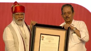 पंतप्रधान नरेंद्र मोदींना लोकमान्य टिळक पुरस्कार प्रदान