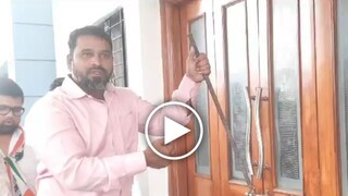 धुळे राष्ट्रवादी काँग्रेसमध्ये राडा, अजित पवार गटाचा कार्यालयावर ताबा धुळे राष्ट्रवादी काँग्रेसमध्ये राडा, अजित पवार गटाचा कार्यालयावर ताबा