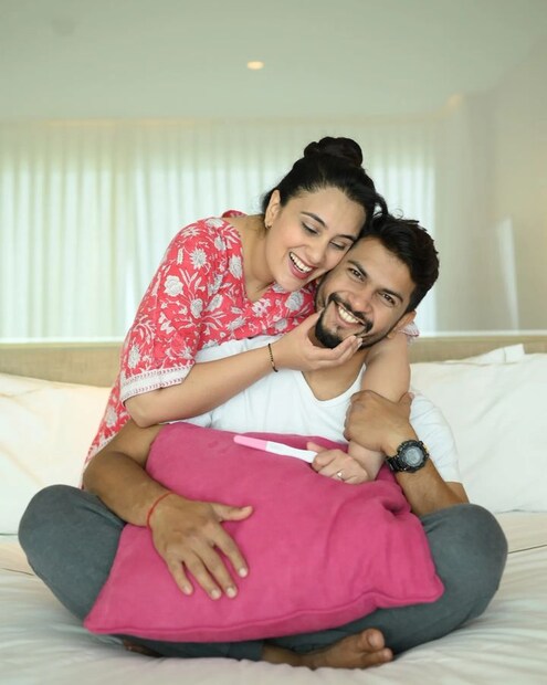 30 नोव्हेंबर 2020 रोजी सईने तिर्थदीप रॉयबरोबर लग्न केलं. अस्सल महाराष्ट्रीय पद्धतीनं दोघांचं लग्न झालं होतं. 