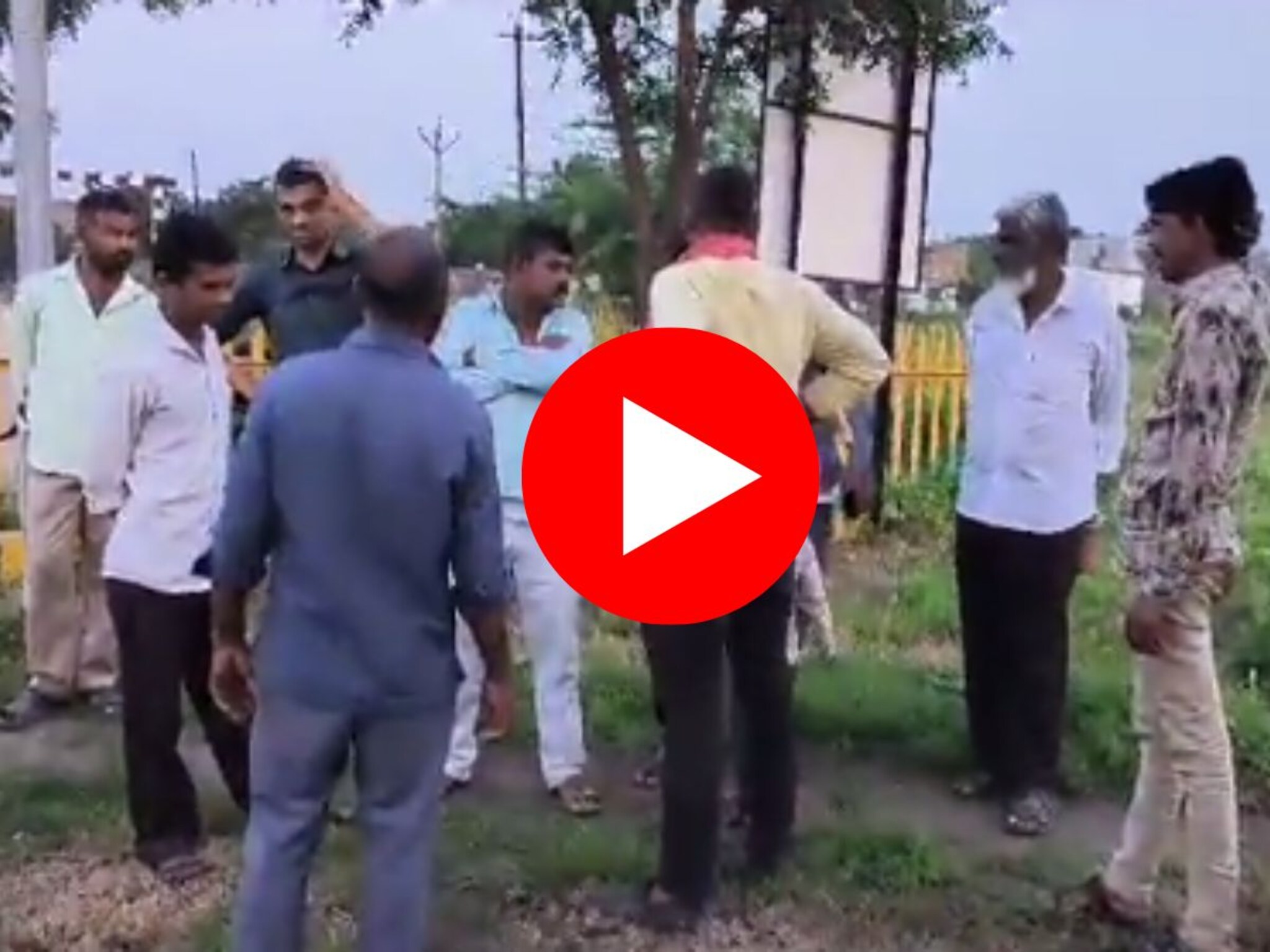 दारुच्या नशेत तरुण थेट रेल्वे रुळावर झोपला, अंगावरुन मालगाडी गेली