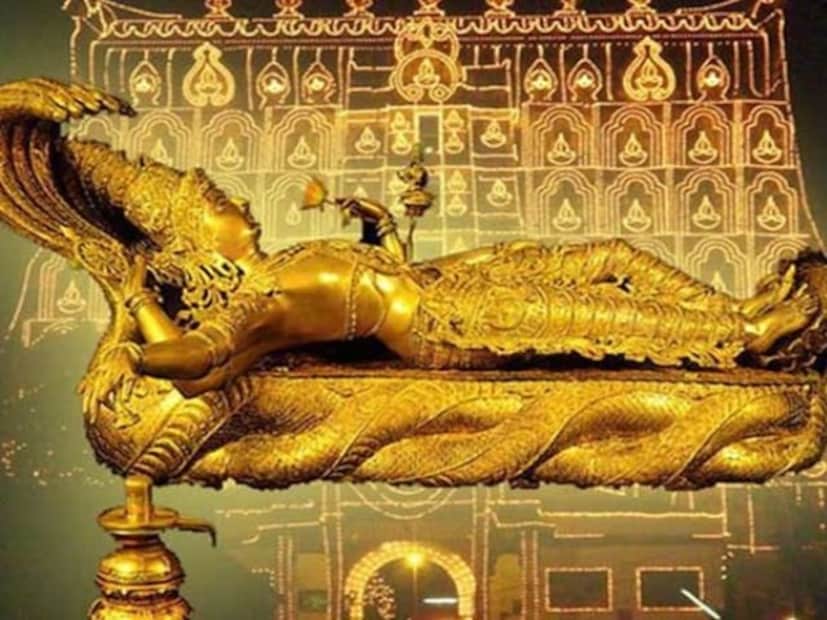 देशातल्या सर्वांत श्रीमंत मंदिरांच्या यादीत पद्मनाभस्वामी मंदिर पहिल्या क्रमांकावर आहे. हे मंदिर दक्षिण भारतातल्या केरळ राज्याच्या राजधानीच्या म्हणजेच तिरुवनंतपुरम शहरात आहे. 2011मध्ये या मंदिराचे 6 दरवाजे उघडले आणि त्यातून सोनं, हिरे आणि मौल्यवान रत्नं सापडली. त्यांची किंमत अंदाजे 20 अब्ज डॉलर्स आहे. या मंदिराची देखभाल त्रावणकोर राजघराण्याकडून केली जाते. या मंदिराच्या गाभाऱ्यात भगवान विष्णूची सोन्याची मूर्ती आहे. जिची किंमत 500 कोटींहून अधिक आहे.