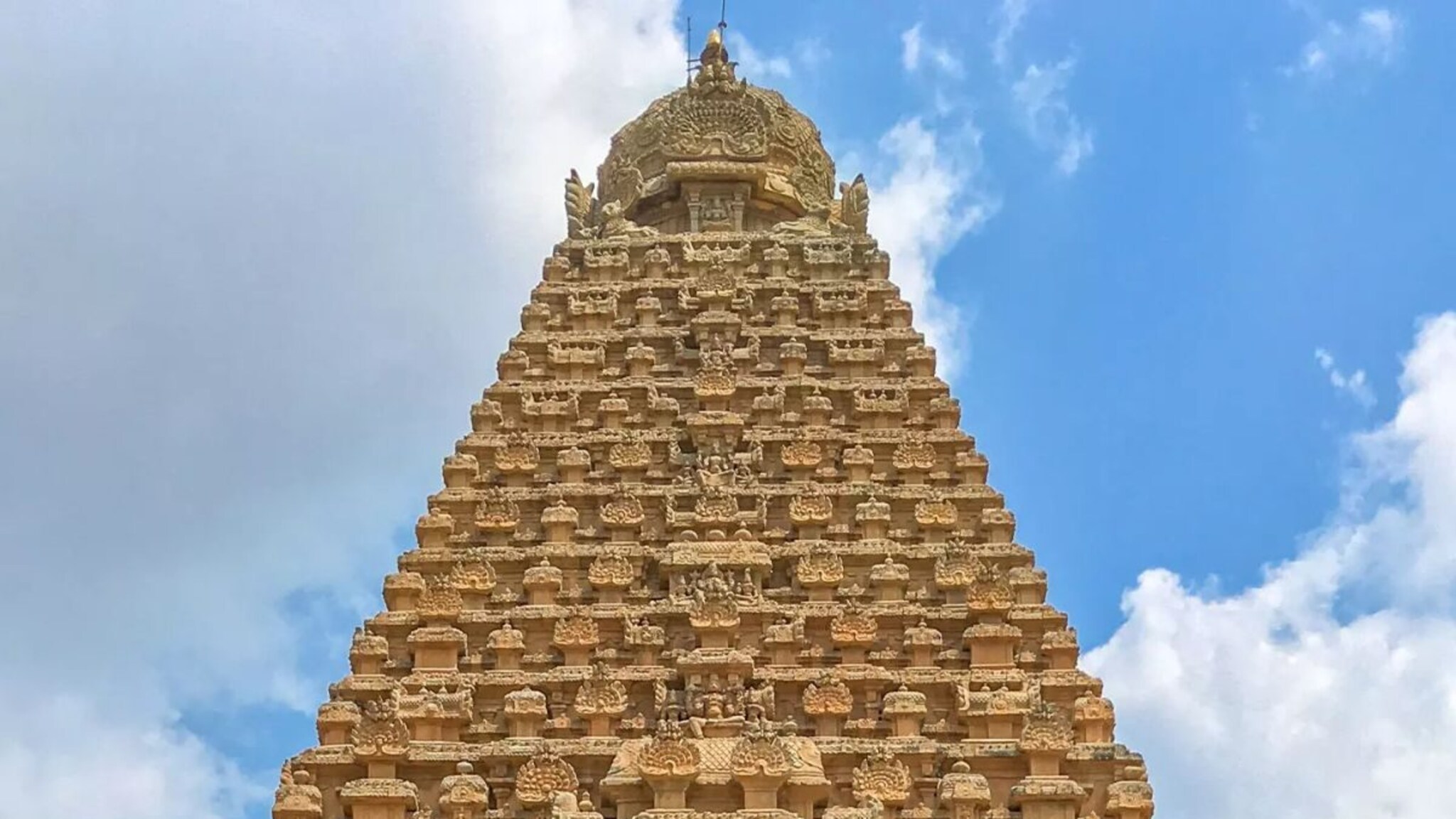 Richest Temples in India : भारतातील या 10 मंदिरात लाखो-कोट्यवधींचा 'खजिना'; महाराष्ट्रातीलही 2 देवस्थानं