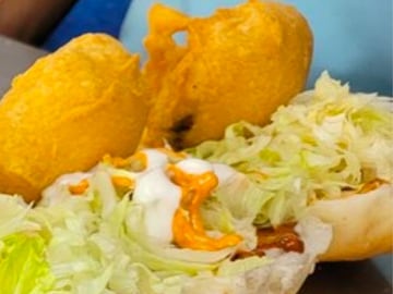 पावसात घ्या या 6 गरमागरम आणि मसालेदार वडापावचा आस्वाद, ठिकाण आहे?