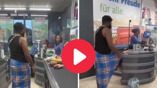 लुंगी घालून व्यक्ती पोहोचली मॉलमध्ये