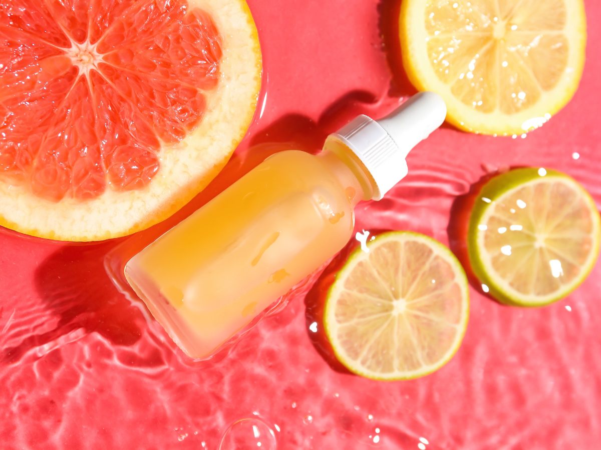 Skin Care Tips त्वचा चिरतरुण ठेवायचीय? मग वापरा व्हिटॅमिन सी फेस सीरम