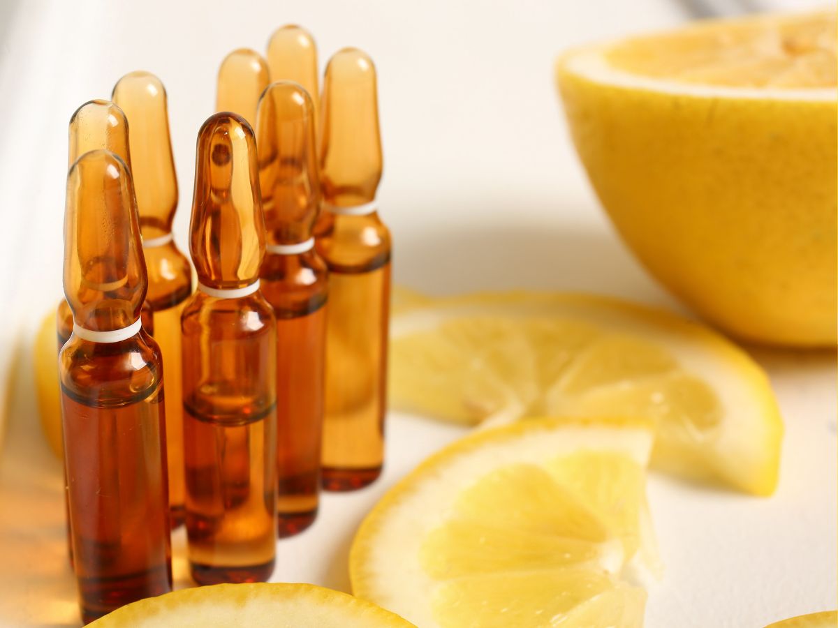 Skin Care Tips त्वचा चिरतरुण ठेवायचीय? मग वापरा व्हिटॅमिन सी फेस सीरम