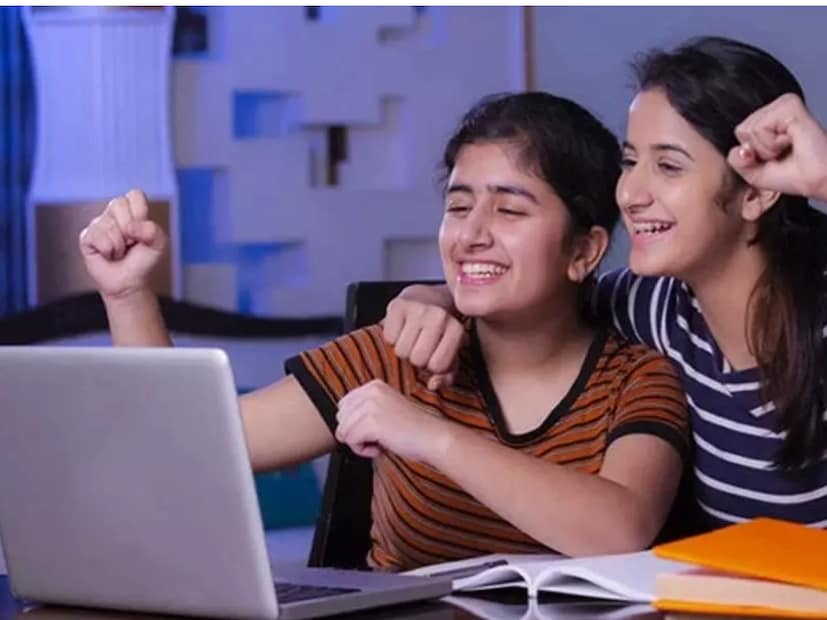 या ग्लोबल कार्पोरेशनचे  जगभरात अनेक ऑफिस आहेत. येथे दररोज शेकडो रोजगाराच्या संधी निर्माण होत आहेत. येथे, नोकरीच्या बहुतांश संधी डेटा स्ट्रक्चर्स, अल्गोरिदम आणि कॉम्प्युटर सायन्स फंडामेंटल्स फील्ड,  tech roles मध्ये आहेत. या क्षेत्रातील नोकऱ्यांसाठी, कँडिडेट्सने BE, Btech, MCA आणि MTech in computer applications, IT मध्ये बॅचलर किंवा मास्टर डिग्री घेतलेली असावी.