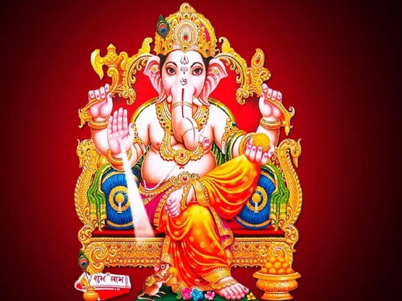 भगवान गणेशाला समर्पित 'ऊँ गं गणपतये नम:' या मंत्राचा बुधवारी जप करावा. या मंत्राचा उच्चार पूर्ण भक्तिभावानं केल्यास जीवनातून अंधकार नाहीसा होतो. जीवनात येणारी सर्व संकटं दूर होतील. (इमेज-कॅनव्हा) (सूचना : येथे दिलेली माहिती धार्मिक श्रद्धेवर आधारित आहे. याला कोणताही शास्त्रीय पुरावा नाही. न्यूज 18 मराठी त्याची हमी देत नाही.)