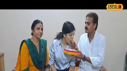 खुशबू आणि तिचे आई-बाबा