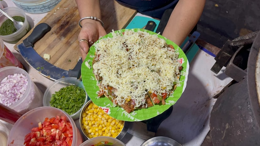 बाजारात मिळणारा पिझ्झा मैद्याचा असल्यामुळे तो शरीराच्या दृष्टीने हानिकारक असतो. मात्र भाकरी पिझ्झा पौष्टिक असून त्यामुळे आपल्या शरीरावर कोणताही परिणाम होत नाही. 