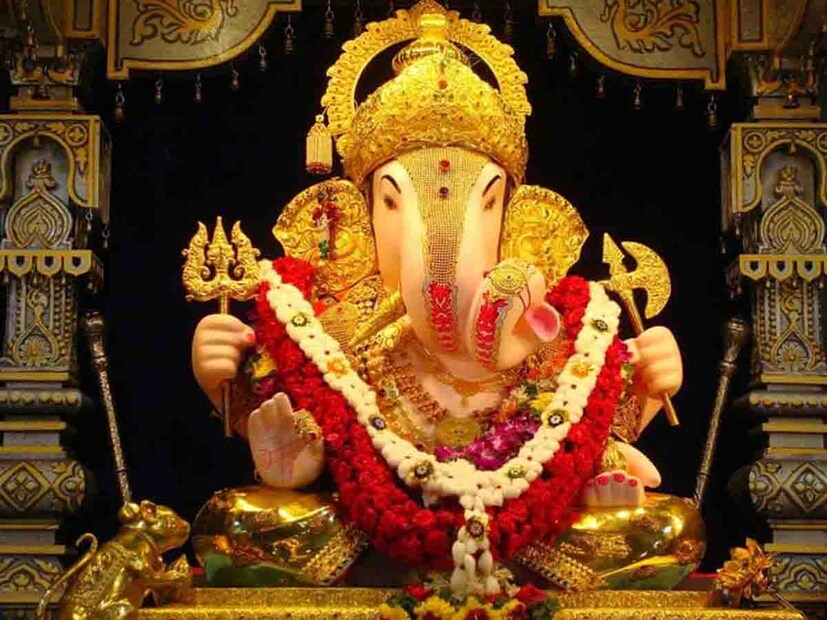 पुणे शहरातील इतर प्रमुख मंडळश्रीमंत दगडूशेठ हलवाई गणपती : श्रीमंत दगडूशेठ हलवाई सार्वजनिक गणपती ट्रस्टच्या गणेशोत्सवात आयोध्यातील प्रभू श्रीराम मंदिराची प्रतिकृती साकारण्यात आली असून सकाळी 10 वाजून 23 मिनिटांनी सरसंघचालक मोहन भागवत यांच्या हस्ते प्राणप्रतिष्ठा केली जाईल. 