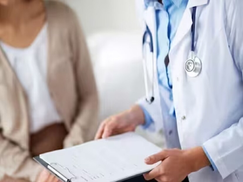 महिलेच्या नातेवाईकांनी जिल्हा शल्य चिकित्स्काकडे याबाबत तक्रार केली आहे