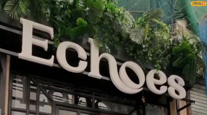 'एकोज कॅफे' हे दिल्लीतील मुकबधीर कर्मचाऱ्यांकडून चालवलं जाणारं कॅफे आहे. म्हणूनच इथे प्रत्येक टेबलवर काही बटण आणि दिवे लावलेले आहेत. यातील विशिष्ट बटण दाबल्यावर विशिष्ट दिवा पेटतो, ज्यावरून वेटरना ग्राहकांची मागणी कळते. वेगवेगळ्या मागण्यांसाठी वेगवेगळी निर्देशक भाषा ठरविण्यात आली आहे. शिवाय डिश कोड आणि क्वांटिटी लिहिण्यासाठी एक पेन आणि पेपरही प्रत्येक टेबलवर असतं. दिल्लीच्या जीटीबी नगरातील हडसन लेनमध्ये असलेलं हे कॅफे आठवडाभर सुरू असतं. आपण इथे सकाळी 11 वाजल्यापासून रात्री 11 वाजेपर्यंत जाऊ शकता. 1200 रुपयांमध्ये इथे पोटभर जेवण मिळतं.