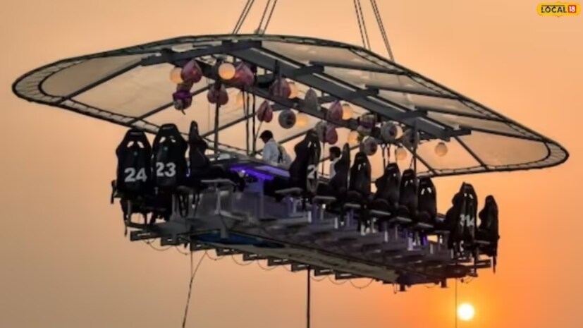 जवळपास सर्व रेस्टॉरंट्समध्ये जमिनीवर ठेवलेल्या खुर्चीत बसून जेवणाची व्यवस्था असते. मात्र जगभरात असेही काही रेस्टॉरंट आहेत, जिथे हवेत तरंगणाऱ्या खुर्चीत बसून जेवता येतं. दिल्लीतील 'फ्लाय डायनिंग रेस्टॉरंट'देखील त्यापैकीच एक. नोएडामध्ये असलेल्या या रेस्टॉरंटमध्ये एकावेळी 24 लोक हवेत तरंगणाऱ्या खुर्च्यांमध्ये बसून जेवणाचा आस्वाद घेऊ शकतात. आपण खुर्चीत बसल्यावर खुर्चीला एका क्रेनच्या मदतीने वर उचललं जातं आणि 50 मीटर उंचीवर जाऊन सर्व खुर्च्या थांबतात, तिथेच तुम्हाला जेवायचं असतं. आठवड्याभरात कोणत्याही दिवशी दुपारी 12 वाजल्यापासून रात्री 11 वाजेपर्यंत कधीही आपण या रेस्टॉरंटमध्ये जाऊ शकता. इथे एका वेळच्या जेवणासाठी 2499 रुपये खर्च करावे लागतात.