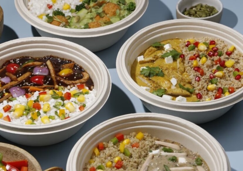 आपण गंमतीत म्हणतो की, मी जगण्यासाठी जेवत नाही, तर जेवणासाठी जगतो. मात्र तसं पाहिलं तर आपण आपल्या चवीचे चोचले ज्या पद्धतीने पुरवतो, त्यावरून आपण जेवणासाठीच जगतो हे काही अंशी खरंदेखील आहे. विविध ठिकाणच्या हॉटेलमध्ये जवळपास सारखेच पदार्थ मिळत असले, तरी त्या त्या पदार्थाला त्या त्या जागेची एक वेगळी चव असते. राजधानी दिल्लीतील एकापेक्षा एक रेस्टॉरंट्सबाबत तर काही बोलायलाच नको. अनेक पर्यटक केवळ काही खास पदार्थांची चव चाखण्यासाठी दिल्ली गाठतात. तुम्हीसुद्धा यापैकीच एक खाद्यप्रेमी असाल, तर आज आपण दिल्लीच्या काही अनोख्या रेस्टॉरंट्सबाबत जाणून घेऊया. आपण गंमतीत म्हणतो की, मी जगण्यासाठी जेवत नाही, तर जेवणासाठी जगतो. मात्र तसं पाहिलं तर आपण आपल्या चवीचे चोचले ज्या पद्धतीने पुरवतो, त्यावरून आपण जेवणासाठीच जगतो हे काही अंशी खरंदेखील आहे. विविध ठिकाणच्या हॉटेलमध्ये जवळपास सारखेच पदार्थ मिळत असले, तरी त्या त्या पदार्थाला त्या त्या जागेची एक वेगळी चव असते. राजधानी दिल्लीतील एकापेक्षा एक रेस्टॉरंट्सबाबत तर काही बोलायलाच नको. अनेक पर्यटक केवळ काही खास पदार्थांची चव चाखण्यासाठी दिल्ली गाठतात. तुम्हीसुद्धा यापैकीच एक खाद्यप्रेमी असाल, तर आज आपण दिल्लीच्या काही अनोख्या रेस्टॉरंट्सबाबत जाणून घेऊया.