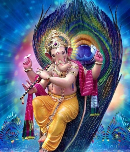 गणपती बाप्पांच्या मूर्तीमध्ये किंवा फोटोमध्ये त्यांची सोंड डाव्या हाताकडे वळलेली असावी. उजव्या हाताकडे नसावी.