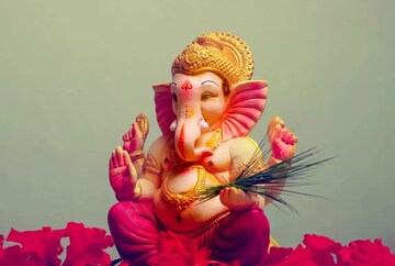 बाप्पा दूर करेल तुमची विघ्न-संकटे! नियमित या मंत्राचा जप मनोकामना करेल पूर्ण