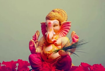 बाप्पा दूर करेल तुमची विघ्न-संकटे! नियमित या मंत्राचा जप मनोकामना करेल पूर्ण बाप्पा दूर करेल तुमची विघ्न-संकटे! नियमित या मंत्राचा जप मनोकामना करेल पूर्ण