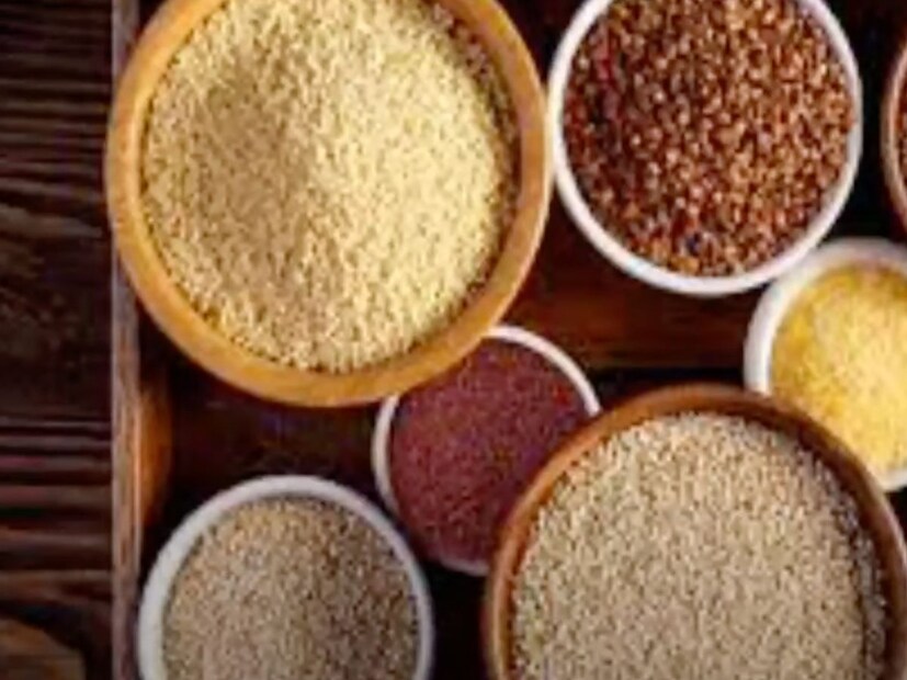  ऋतूनुसार भरड धान्यांचा भारतीय आहारात समावेश करण्यात आला आहे. त्यामुळे पोट, पचन आणि आरोग्य सुरळीत होते. मिलेट्सचे आरोग्यासाठी काय आहेत फायदे याबद्दलच <a href="https://news18marathi.com/pune/">पुण्यातील</a> होलिस्टिक न्यूट्रिशनिस्ट संगीता संजय यांनी माहिती दिली आहे.