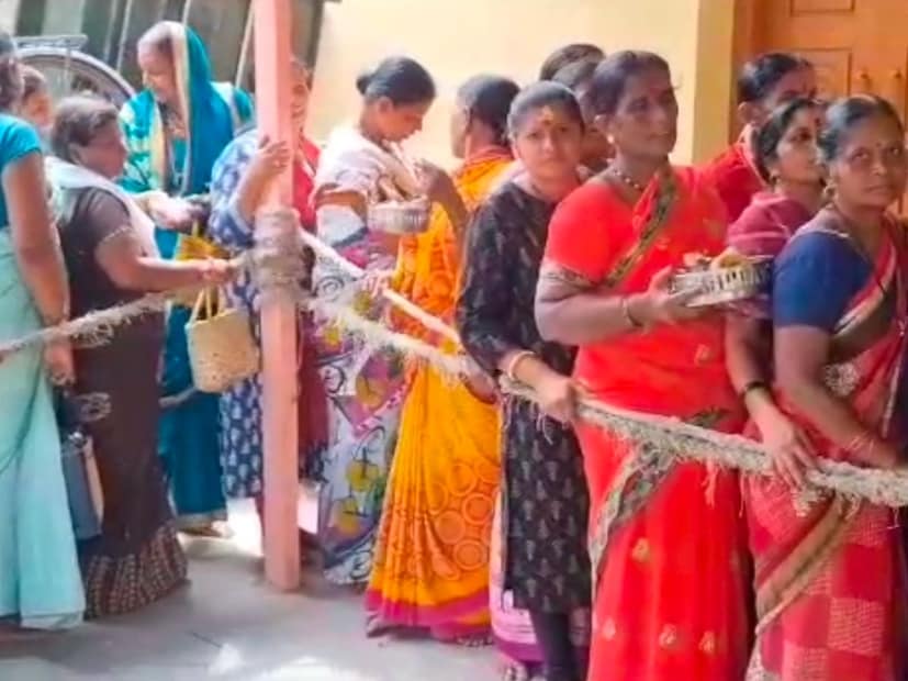 भगवान विष्णूस झुरळे गोपीनाथ म्हणून ओळखले जाते. आज गोकुळाष्टमीनिमित्त या मंदिरात दिवसभर दर्शन आणि रात्री दहा ते बारा या वेळेत झुरळे गोपीनाथाच्या मूर्ती अभिषेक केला जाणार असून रात्री बारा वाजता गुलाल उधळून कृष्ण जन्मोत्सव सोहळा होणार आहे. 